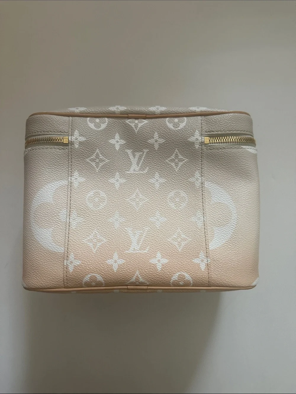 Louis Vuitton Monogram Giant 'By The Pool' Nice BB vanity case,